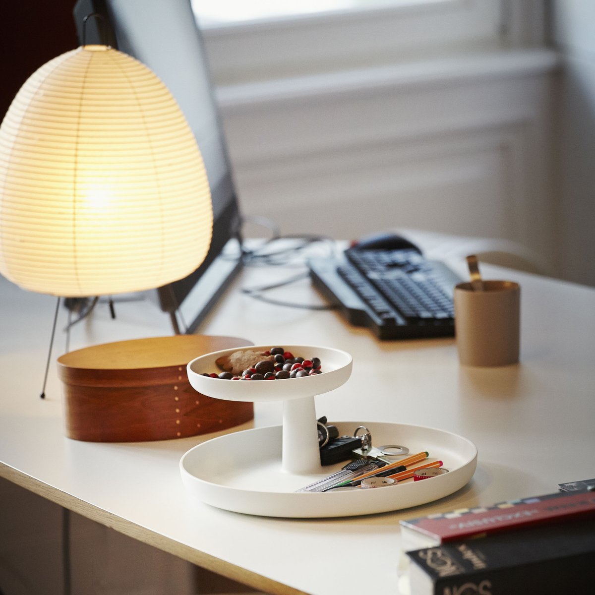 Cube_Gallery's tweet photo. Thinking of the perfect gift for your Mom this Mother’s Day? We have the most beautiful gifting ideas for you. 
Purchase this versatile try for her home office &amp; just add her favourite stationary items. 

#cube #cubegallery #tray #homeoffice #mothersday 

Rotary Tray from Vitra https://t.co/3t7NQoMoJs