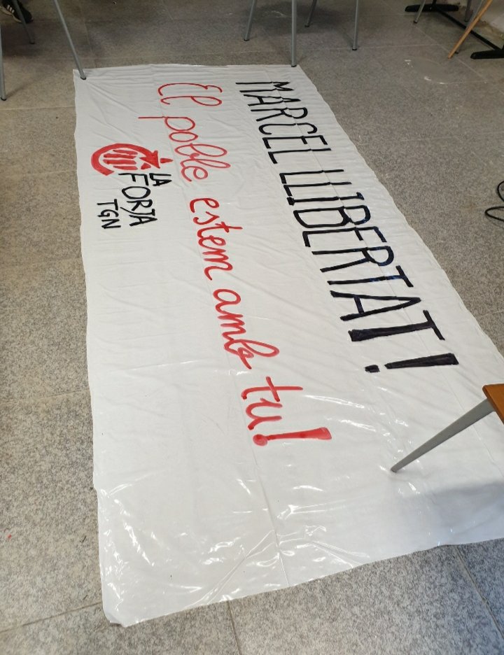 ⛓ La Forja Tarragona estem molt contents de poder dir que no caldrà tornar a fer servir aquesta pancarta.

🥳 Ara fins a l'absolució, Marcel!