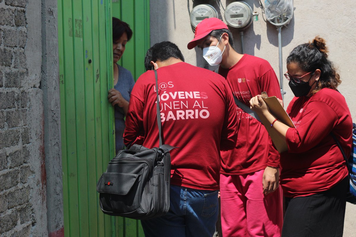 InjuveCDMX's tweet photo. Estuvimos con la acción social #BarrioAdentro recorriendo casa por casa en la alcaldía #VenustianoCarranza en la Colonia #MagdelanaMixhuca.🙌🏻

Acercando el #bienestar a niñ@s, adolescentes y sus mismas familias.✨    

Las y #LosJóvenesUnenAlBarrio.✌🏻 https://t.co/RVhtE2q886