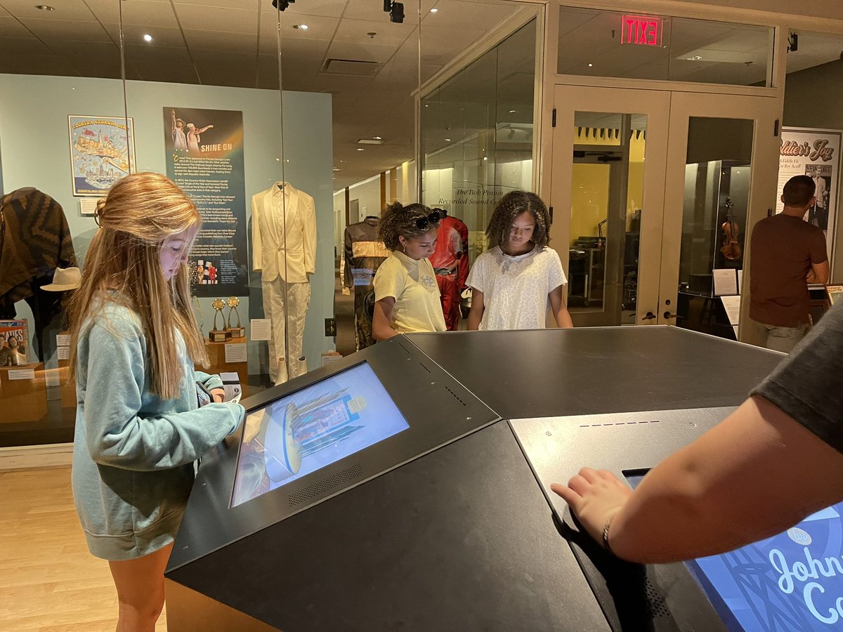Mal_Russell's tweet photo. Singing their hearts out at the Country Music Hall of Fame 🎸 @PhillyWarriors https://t.co/u7dXsrk3Q6