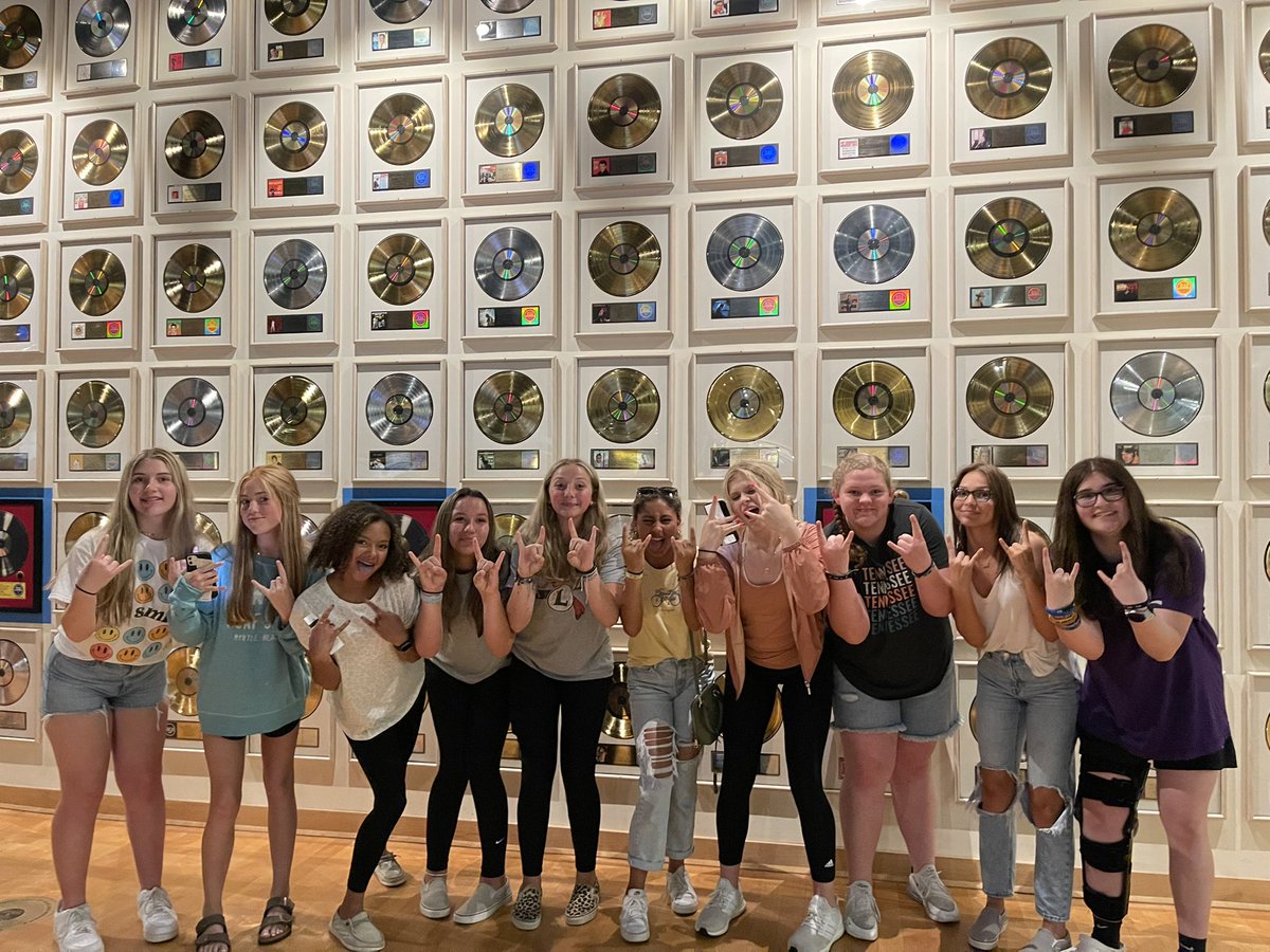 Mal_Russell's tweet photo. Singing their hearts out at the Country Music Hall of Fame 🎸 @PhillyWarriors https://t.co/u7dXsrk3Q6