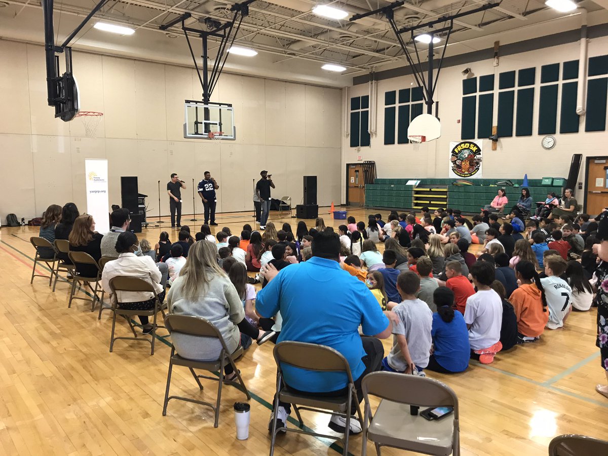 CopperHillES's tweet photo. Thank you @CopperHillES PTO for for financing an enriching assembly for our 3rd & 4th grade students. βBall in the Houseβ A cappella group sang great songs, while infusing technology and history into their presentation. ππΎ πΆ #CHRocks https://t.co/E4iMKAvkEp