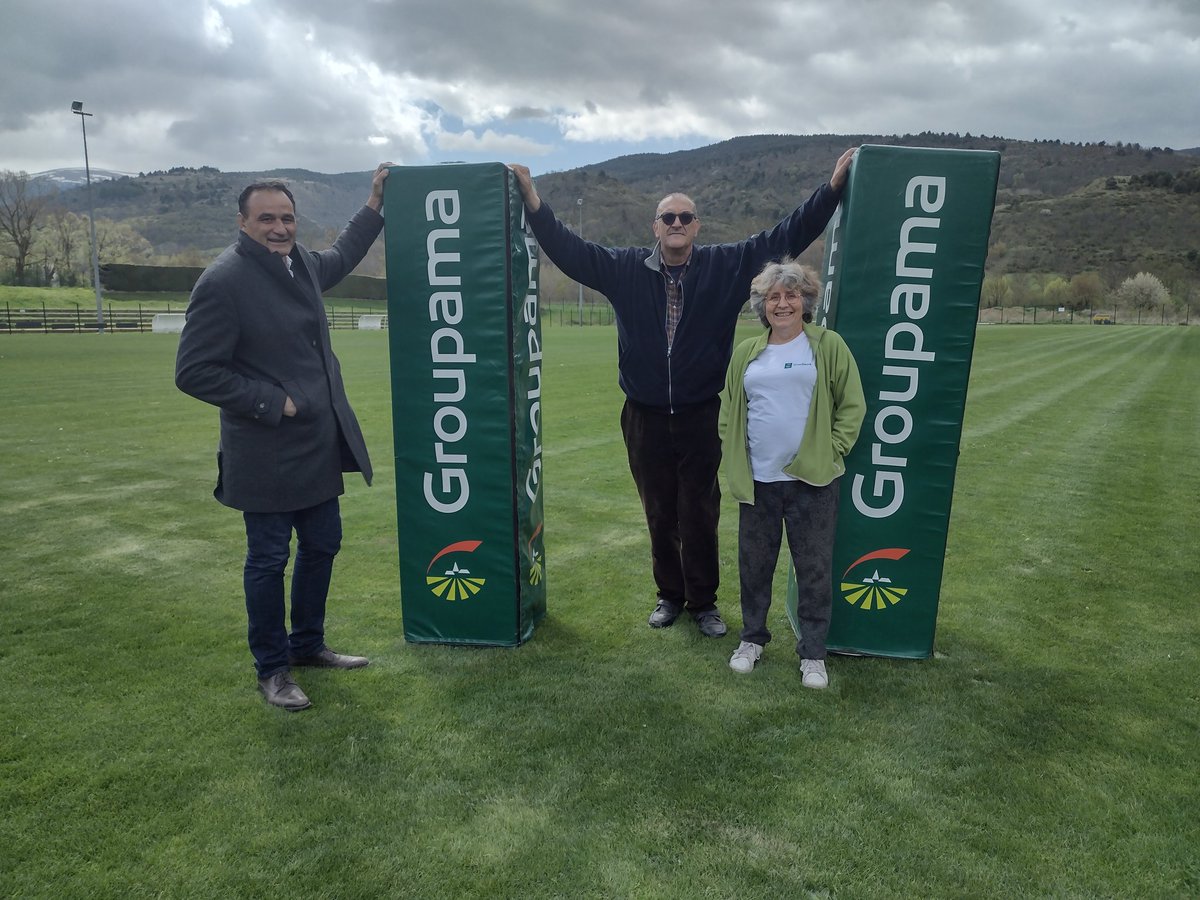 DominiqueDurini's tweet photo. @GroupamaMed journée en Cerdagne sur la pelouse du stade d'Osseja avec la Présidente Fabienne De Maury Prouzet et le Président Gérard Majoral qui ont remis des protèges poteaux de rugby au Président Philippe Alazet pour les  matchs de l'équipe du RACC XV https://t.co/tLwwE8e7fb