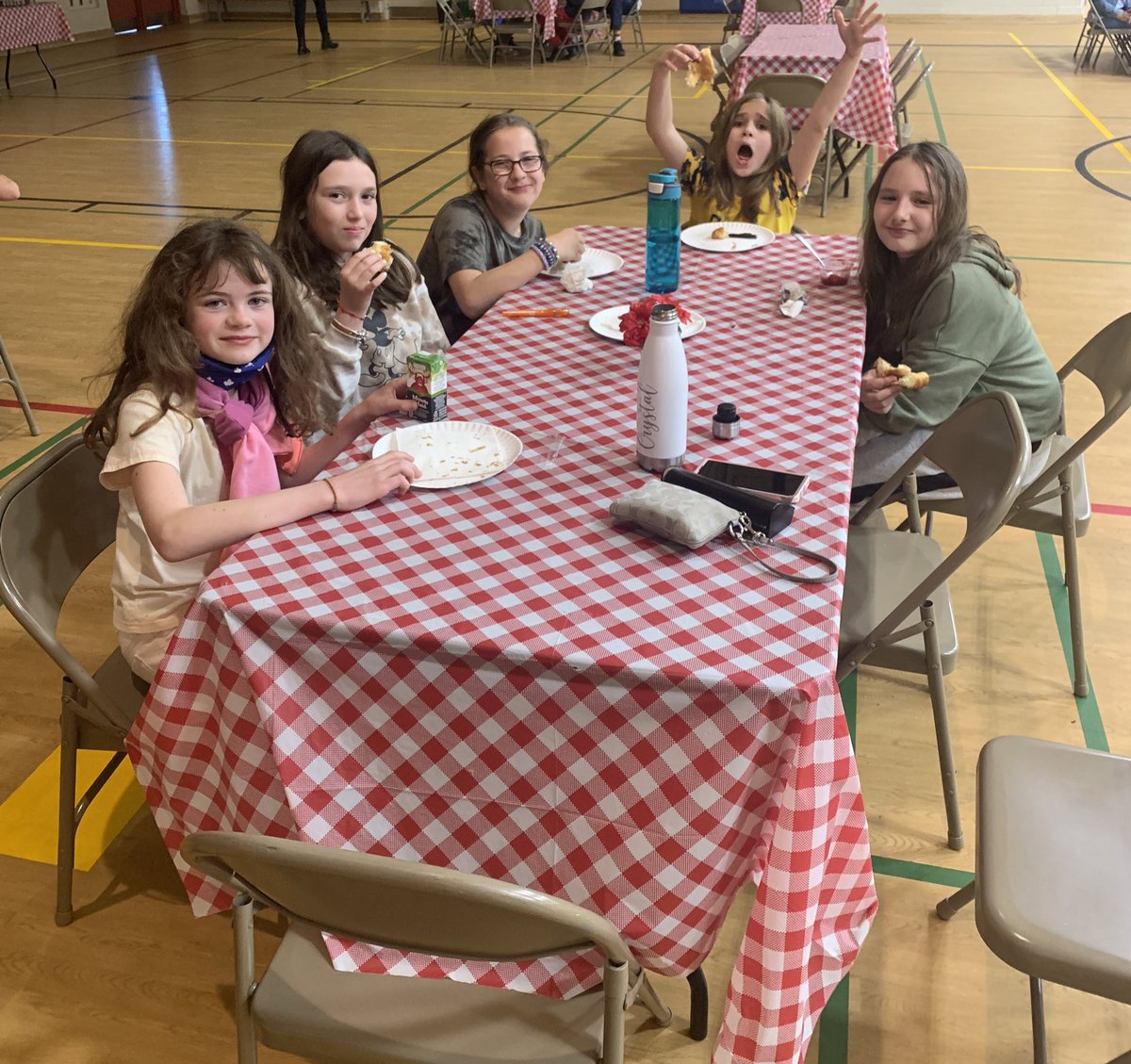missbryla's tweet photo. Thank you to Mme Lee &amp; Mme Defazio and all student volunteers who helped organize our French café this year. The treats were delicious AND had a blast! 🤗 @SJPIIOakville https://t.co/YnIo1YlBkJ