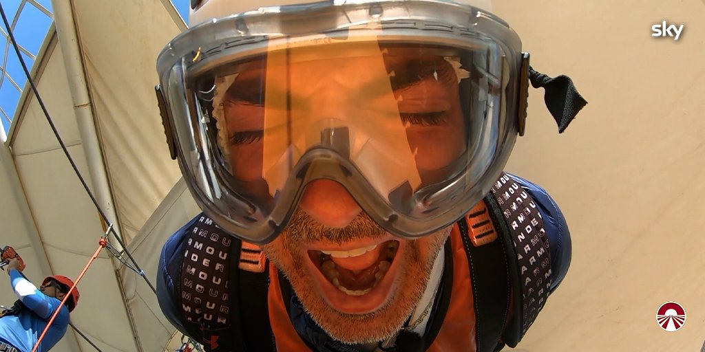 PechinoExpress's tweet photo. Scendi con la zipline, sarà un'esperienza meravigliosa... sì sì...

#PECHINOEXPRESS https://t.co/mrvWwJzXfh