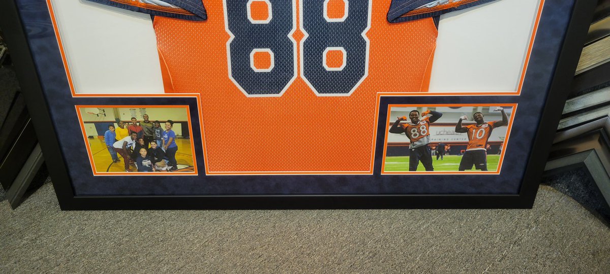 FrameDeArt's tweet photo. We are honored to frame this Demaryius Thomas jersey for Emmanuel Sanders and the Denver Broncos.  It's in today's Denver Post!  Photo via @DenverSports

#Broncos #EmmanuelSanders #DamaryiusThomas #NFL #DenverBroncos #Denver #Colorado #framing
@TruVueGlazing
@Broncos
@ESanders_10 https://t.co/ZyMqwbVqN6