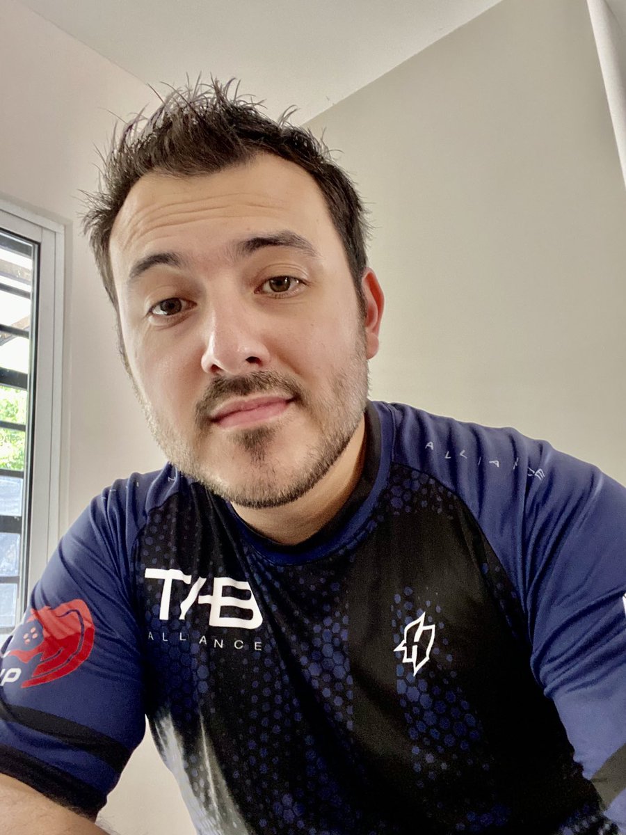 LuisPeople88's tweet photo. Hoy gana ⁦@DragonesEsports⁩ de la mano de ⁦@JonnRivera7⁩, toma nota becario ⁦@LVPmexLoL⁩ https://t.co/biIrHoq8f3