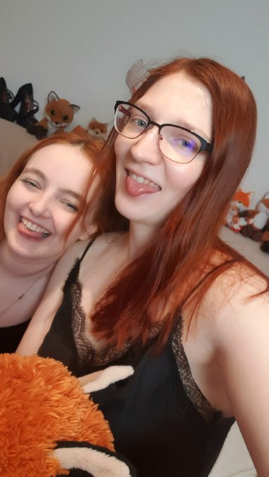 Diese zwei Redheads sind gleich wieder in der cam 📹 https://t.co/FwpQpGdThZ @IvaSonnenschein  #camgirl<a href="/tag/redhead"class="tags"><span>#redhead</span></a><a href="/tag/redhair"class="tags"><span>#redhair</span></a><a href="/tag/camgirl"class="tags"><span>#camgirl</span></a><a href="/tag/mydirtyhobby"class="tags"><span>#mydirtyhobby</span></a><a href="/tag/redhairgirl"class="tags"><span>#redhairgirl</span></a>