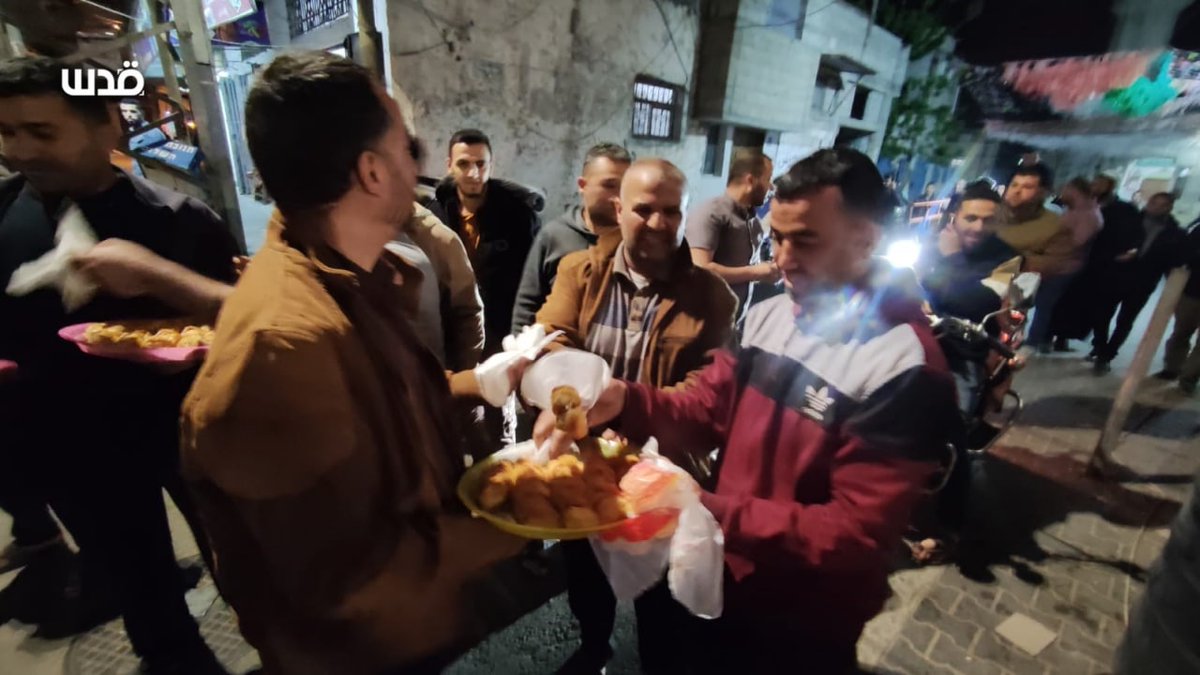 itsmezina__'s tweet photo. Once again, extremist Palestinians in #Gaza hand out candy in celebration of the terror attack in #Elad. 

Meanwhile, #Israel mourns the murder of three of our innocent civilians. https://t.co/HI1hbtXN2g