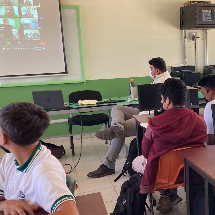 COBAES_07's tweet photo. 📆 04/05/22. Estudiantes coordinados por la Profra. Lorena del Río en la #Videoconferencia "Empresa Dermatológica" impartida por la cosmetóloga Karla Iarely Izabal Zazueta como parte del Programa Institucional #EmprendamosJuntos #COBAESTalks. @SanInzunza @Lydia_MLB https://t.co/QePacrNRku