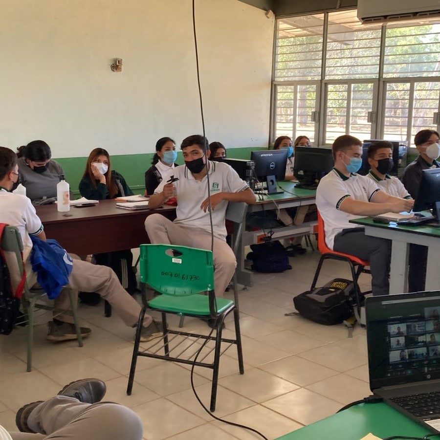 COBAES_07's tweet photo. 📆 04/05/22. Estudiantes coordinados por la Profra. Lorena del Río en la #Videoconferencia "Empresa Dermatológica" impartida por la cosmetóloga Karla Iarely Izabal Zazueta como parte del Programa Institucional #EmprendamosJuntos #COBAESTalks. @SanInzunza @Lydia_MLB https://t.co/QePacrNRku