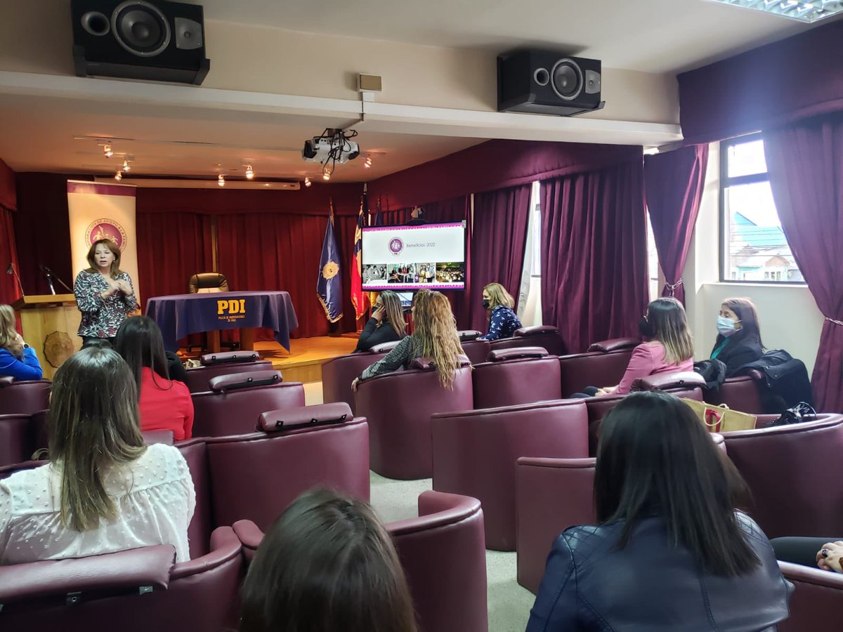 Corafam_PDI's tweet photo. La Presidenta de Corafam, Sandra Ortega Sepúlveda, se reunió con socias de las ciudades de Punta Arenas y Puerto Natales, instancia que fortalece los lazos con las sedes, socias y socios de las regiones extremas del país.  #corafam #atencionpersonalizada #Corafamdeextremoaextremo https://t.co/dgBOTmlCzA