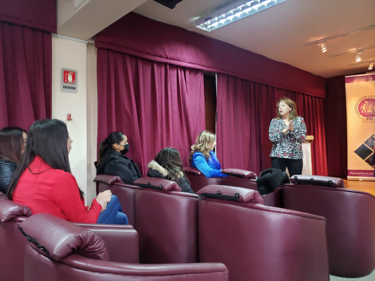 Corafam_PDI's tweet photo. La Presidenta de Corafam, Sandra Ortega Sepúlveda, se reunió con socias de las ciudades de Punta Arenas y Puerto Natales, instancia que fortalece los lazos con las sedes, socias y socios de las regiones extremas del país.  #corafam #atencionpersonalizada #Corafamdeextremoaextremo https://t.co/dgBOTmlCzA