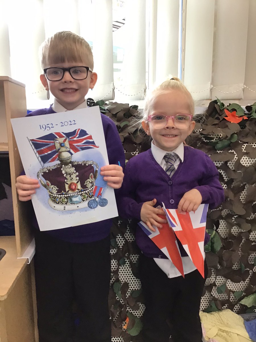 leights81's tweet photo. We helped the Queen celebrate her birthday in style with a lovely English breakfast in breakfast club this morning #fulltummys @RowParkAcademy https://t.co/3lQK4udUlF
