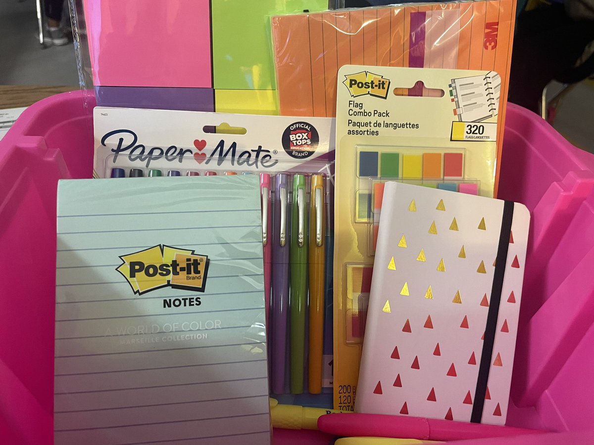 gist_lauren's tweet image. Teacher Appreciation Gift day 4! Everyone got a bucket FULL of supplies! Best principals ever! ☀️❤️ @NavarroCISD @Coach_Claiborne @TBettsPrincipal