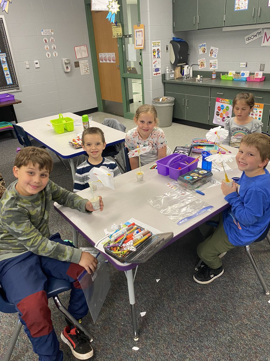 EmilyList7's tweet photo. Mystery Science fun! We had fun creating an umbrella that wouldn’t fall over in a wind storm. @USD449 https://t.co/Nak7FW7QM3