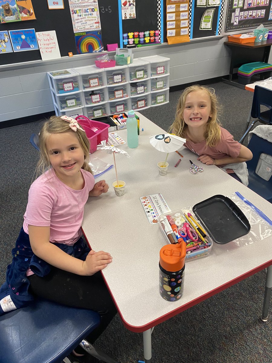 EmilyList7's tweet photo. Mystery Science fun! We had fun creating an umbrella that wouldn’t fall over in a wind storm. @USD449 https://t.co/Nak7FW7QM3