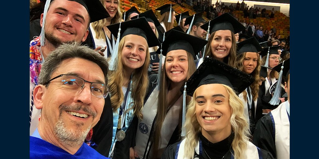 usuCEHS's tweet photo. We couldn't be more proud of our class of 2022 and loved being back in the Spectrum to celebrate your success! #USUGrad22
Special thanks to Dean Smith for the selfie ๐ธ https://t.co/VjMMWkXoGc