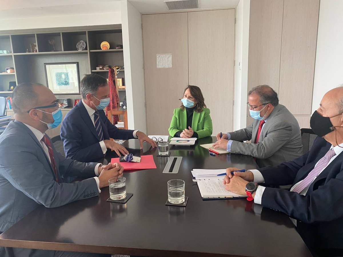 MinMineria_cl's tweet photo. 🔸 #AgendaMinería | Ministra @MarcelaHernando, recibió al embajador de #Canadá, Sr. @MichaelCGort, en un encuentro protocolar donde el diálogo apuntó a las áreas de cooperación y trabajo conjunto que ambos países desarrollan en torno a la industria minera. @EmbCanChile 🇨🇦🇨🇱 https://t.co/IDncxTNKZV
