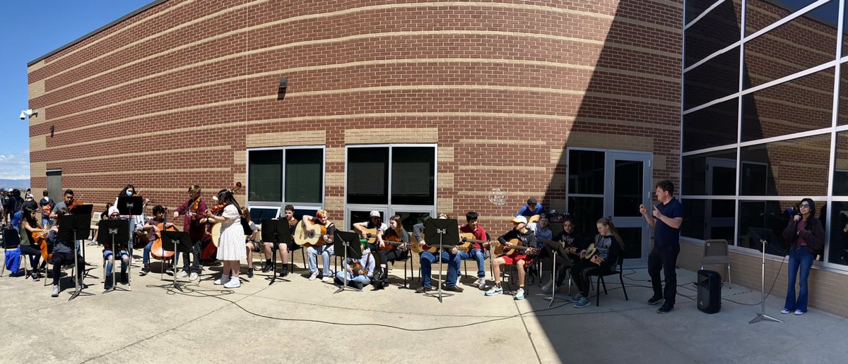 CoalRidgeMS's tweet photo. Bravo! Our 7th grade and 8th grade Mariachi classes performed at lunch recess today to celebrate Cinco de Mayo! #StVrainStorm @SVVSDsupt @SVVSDdeputy https://t.co/RM52zCZuX6
