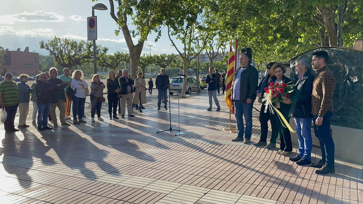 🌹 Esta tarde hemos rendido homenaje a las víctimas del holocausto nazi en el día de conmemoración del 77 aniversario de la liberación del campo de exterminio de Mathausen. 

#santaperpetua
#sompsc 
<a href="/socialistes_cat/">Socialistes PSC/❤</a> 
@PSCVOccSud