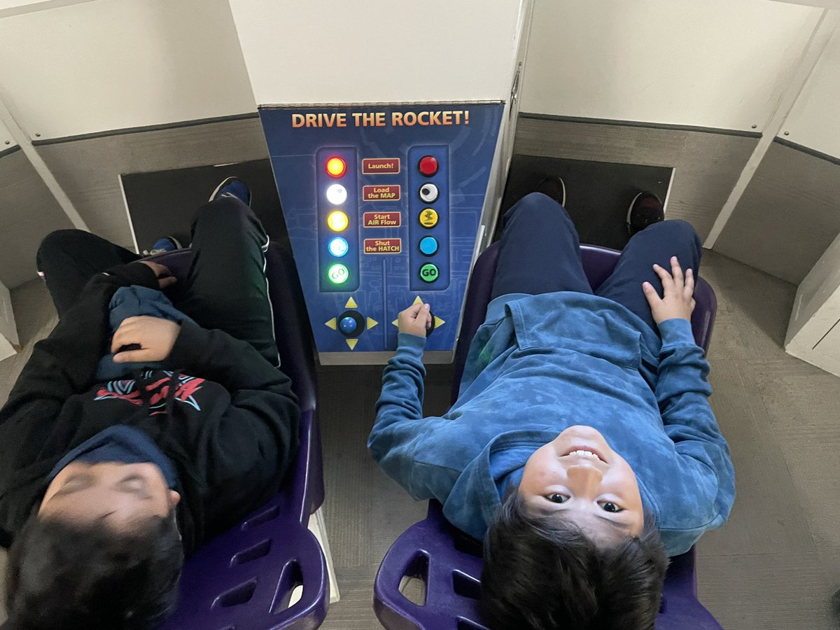 MsCostello111's tweet photo. First field trip since before Covid! It’s good to be able to go on adventures again. #BeEvergreen #AdlerPlanetarium https://t.co/07zGWWWwM4