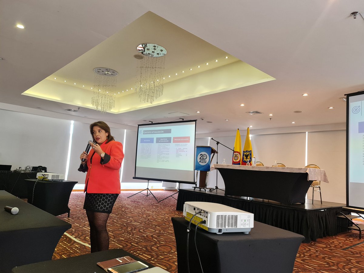 ACESIHOSPITALES's tweet photo. La prestación de servicios no podrá suspenderse de un momento a otro los servicios a los usuarios @MinSaludCol con la Doctora Maria Andrea Godoy en #SeminarioNuevasNormasContratacion https://t.co/tHcBGFxW8x