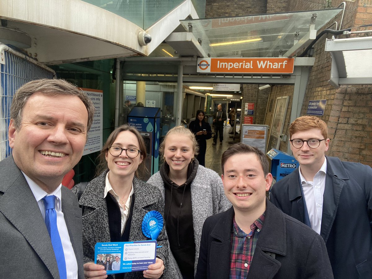 GregHands's tweet photo. Win or lose tonight, our young Conservative candidates in Chelsea Riverside and Sands End, Fulham, have been absolutely phenomenal!

They have worked incredibly hard and I am so proud of them! 

As young as 22 years old, a huge credit to the @Conservatives! https://t.co/F2cBzsCygh