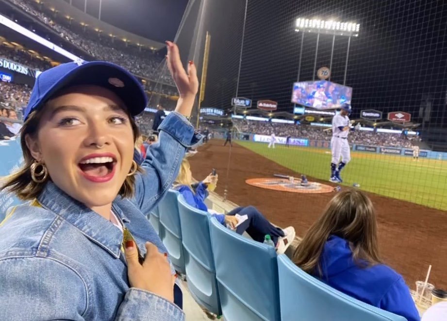 fpughcentral's tweet photo. 📸 | Florence Pugh via Instagram: "WhT. A. Night.
We cheered, waved, squealed, ate hot dogs, and I took many videos of all the players sassing their bats.
Thank you @Dodgers for such a brilliant time. Looking forward to the next one.. 💙" https://t.co/R9yjq72cG7
