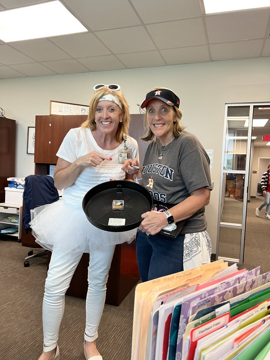 Julie Mayer tweet media