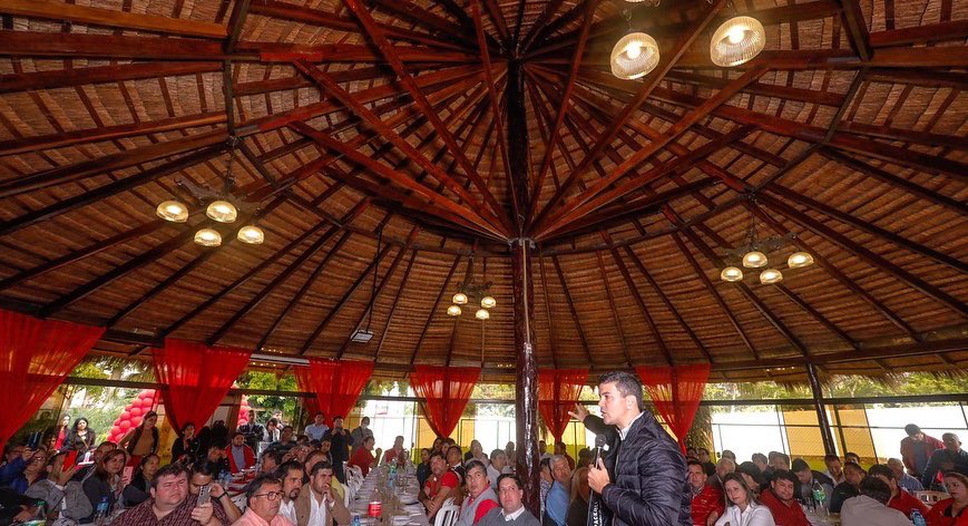 SantiPenap's tweet photo. Estuvimos con la dirigencia de Capiatá, para ratificar nuestro compromiso con cada uno de ustedes y el Paraguay. 🚩
#VamosAEstarMejor https://t.co/sWJ9cHS34S