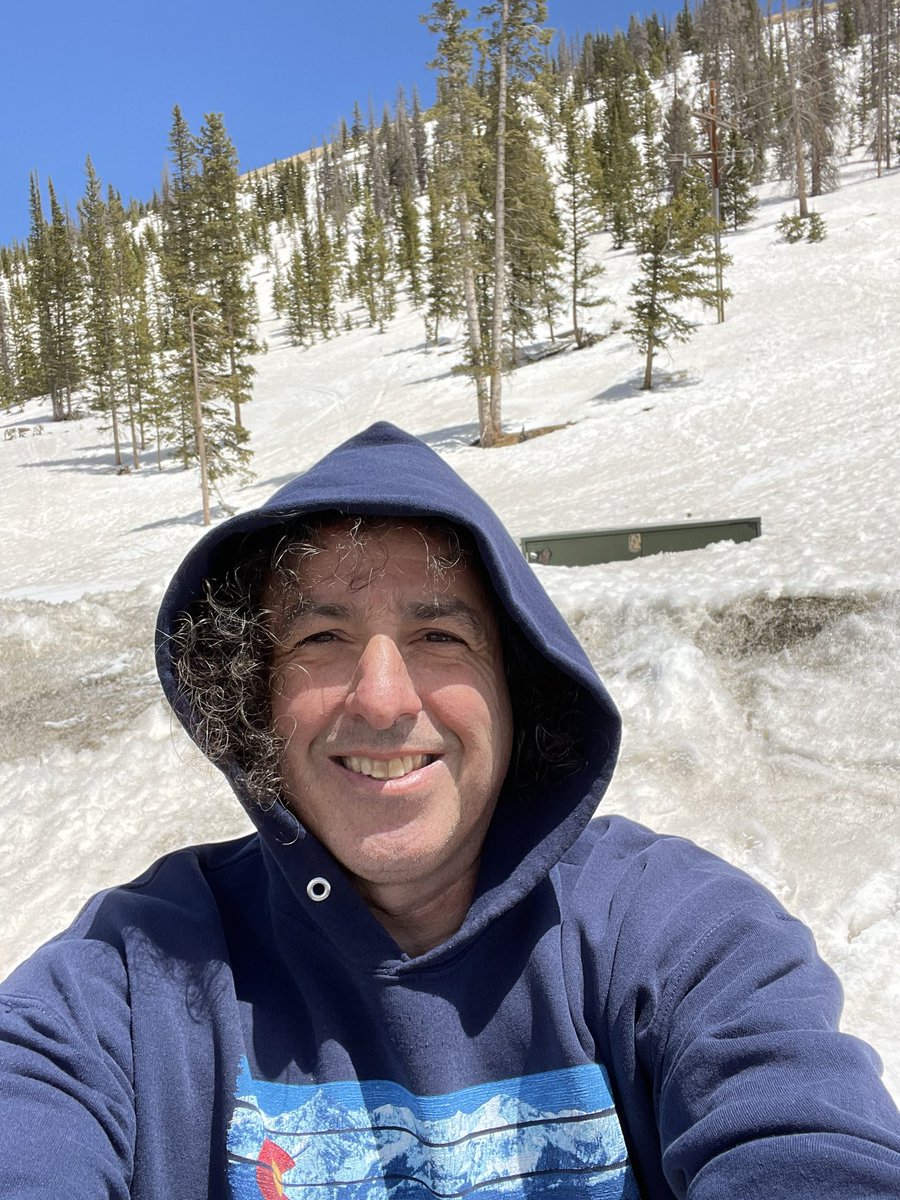 SteveGarufi's tweet photo. It’s snowy and FREEZING COLD up here! ❤️❤️❤️😊😊😊 #MonarchPass https://t.co/kzdohJI81h