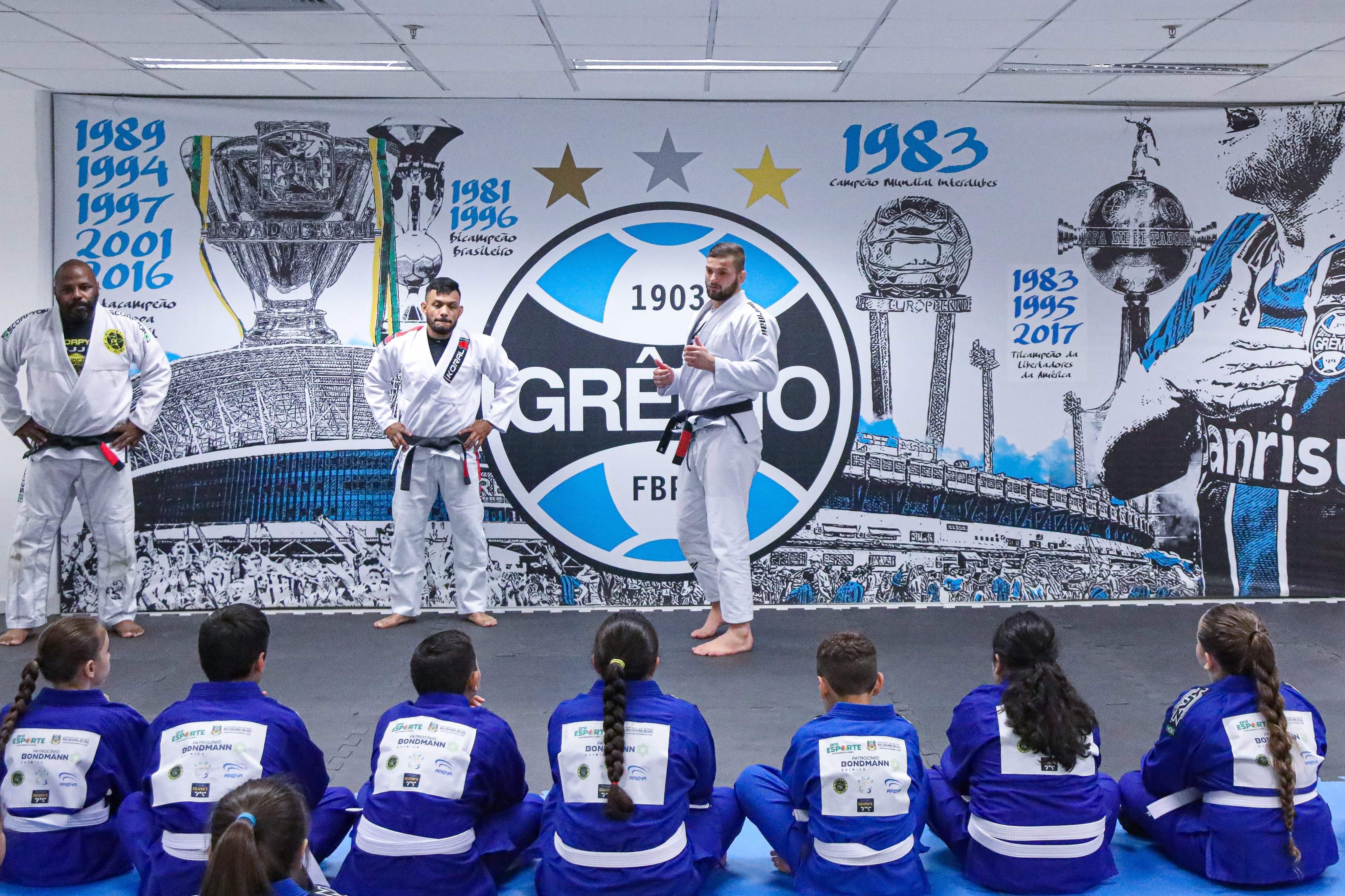 Começou hoje, na Arena, o projeto social “Futuro Suave do Gramado ao Tatame”
