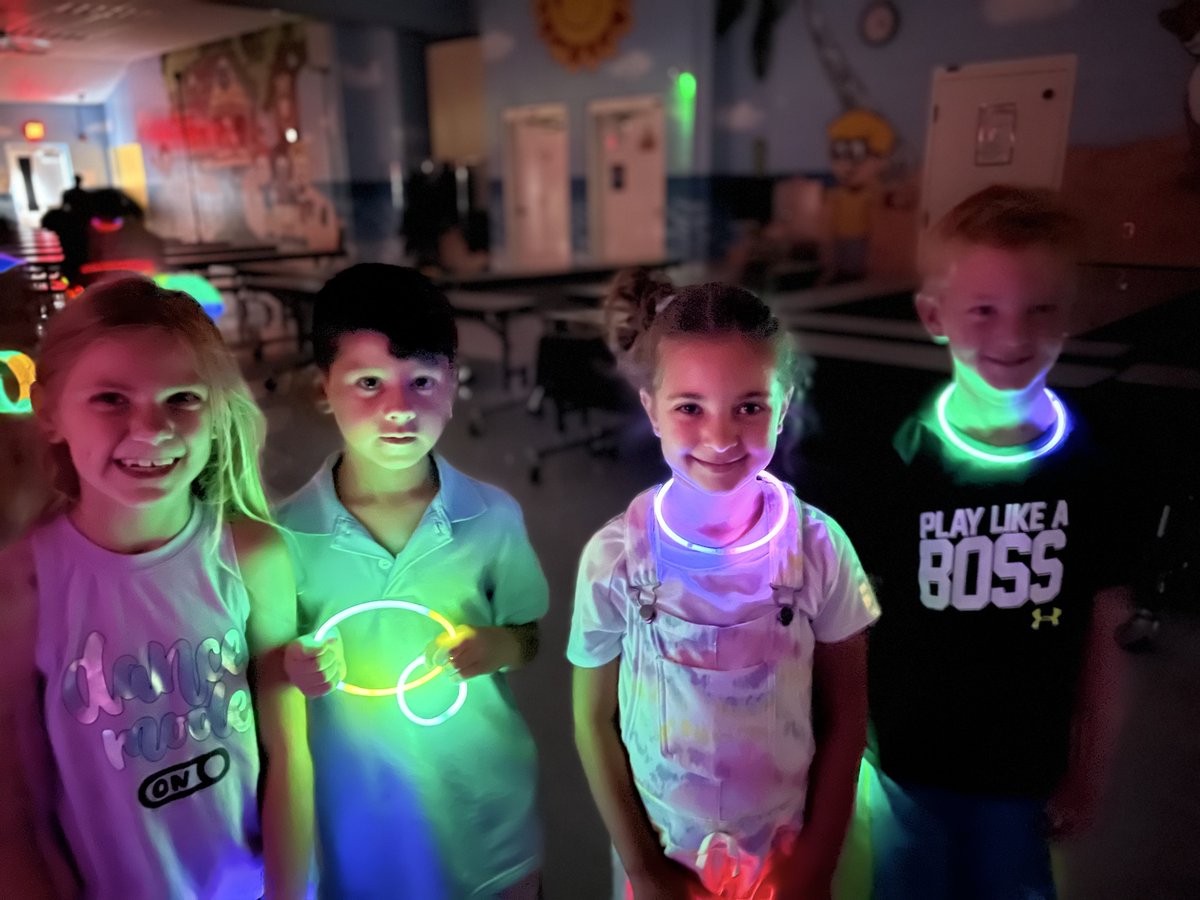 LPEPanthers's tweet photo. Pizza at the Disco! ๐ ๐๐ฝ ๐บ๐ผ
Our First Grade PTO fundraiser had these panthers putting on quite the show!
#LPERocks https://t.co/vF6N8swgeN