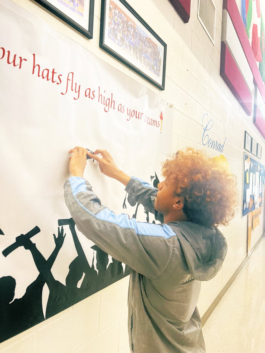 EIFConrad's tweet photo. Seniors come and post your celebratory π©π½βπ π¨π½βπ π§βπ on our #graduationwall #graduation2022 #ConradChargers #EIF https://t.co/CeywbfNKji