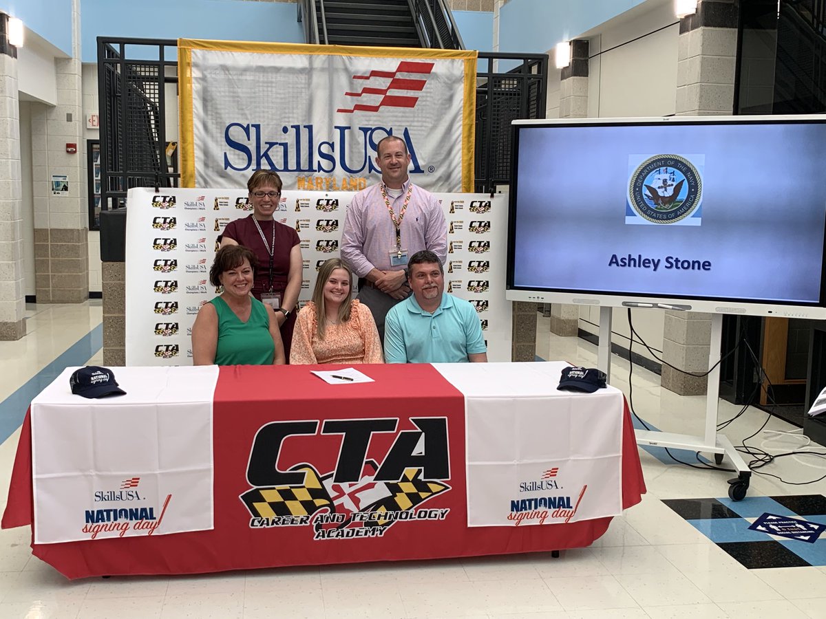 Congratulations to Ashley for completing the Academy of Health Professionals program and CTA and signing with the United States Navy!