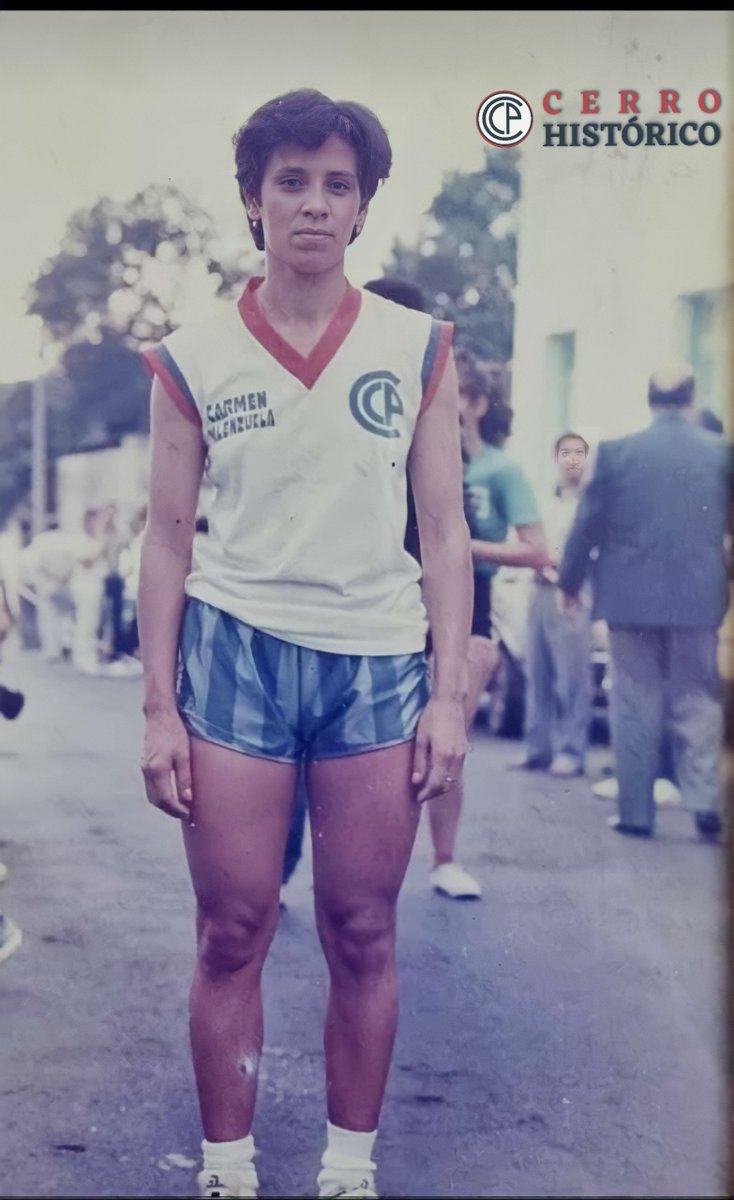 Carmen Valenzuela, atleta de Cerro Porteño de la década de los 80, en la Maratón "Fundación de Asunción", en Agosto de 1985. Dejó en alto el nombre del Club en diferentes competiciones en esos años logrando el primer puesto como maratonista.

Fotografía cortesía de <a href="/VenialgoDesi/">Desiderio Venialgo</a>