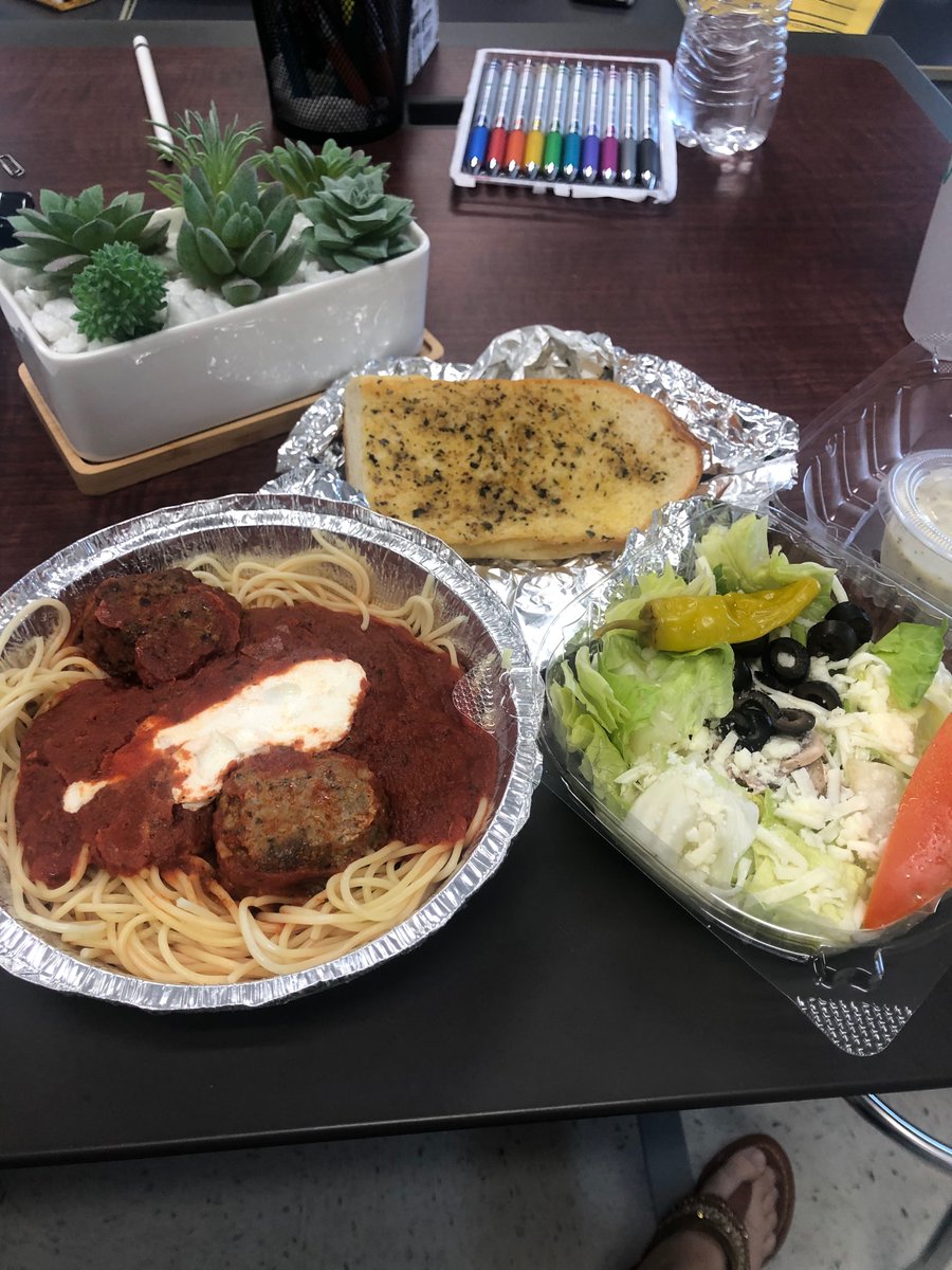 swagner1488's tweet photo. Had a delicious lunch for teacher appreciation week! Thanks Salerno’s and @Marcus9StuCo ! #M9Airways https://t.co/AFIrPvpZUK