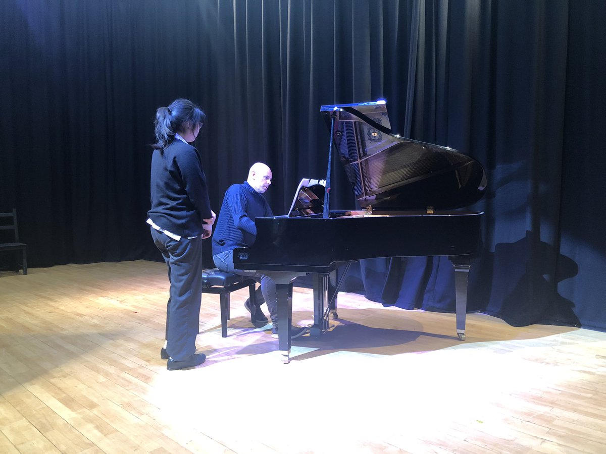 Wonderful masterclass with @AndrewM_O this afternoon. His wisdom and excellent advice was delivered with warmth and the girls gained so much, as did the audience! @SineMetuSCHS