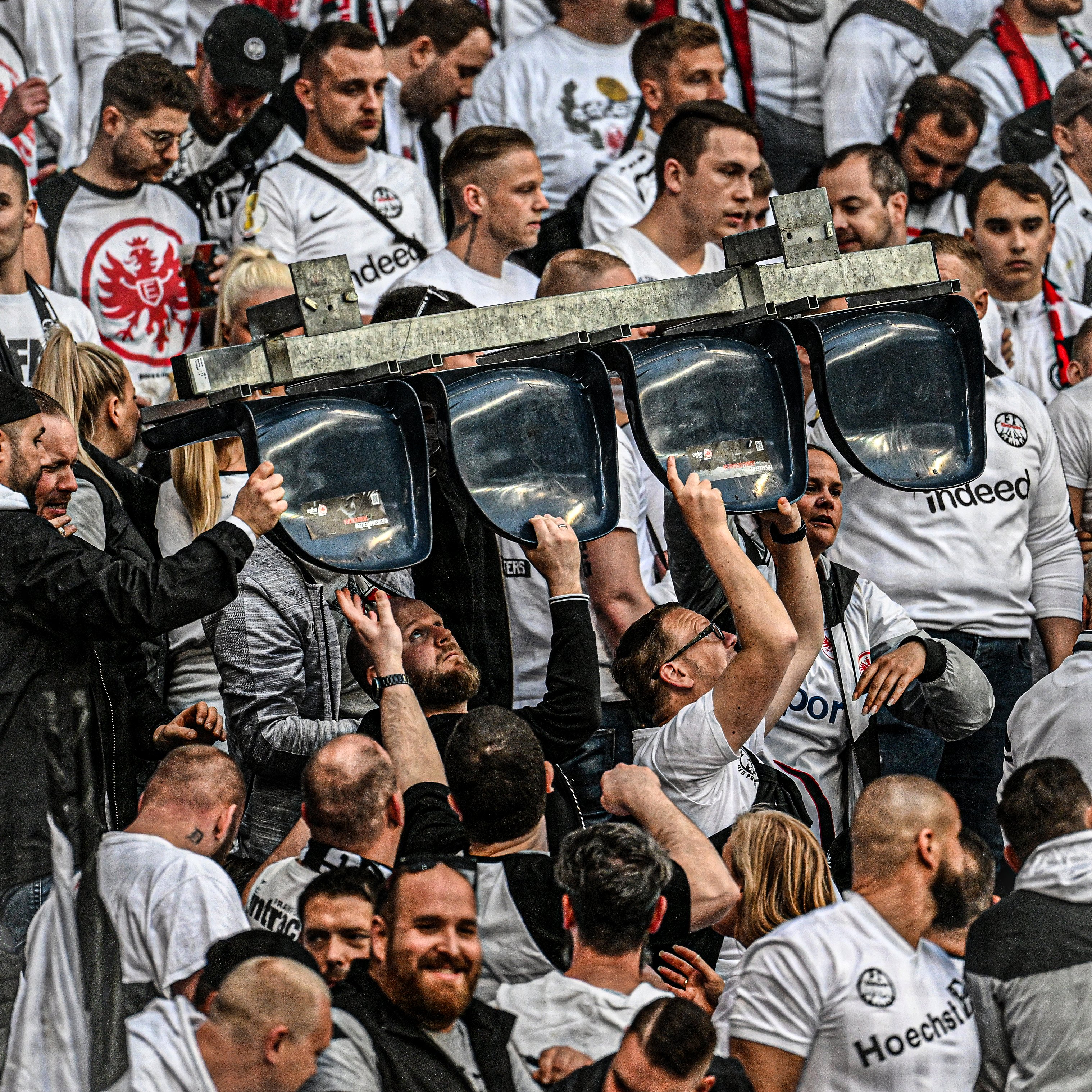 Goal Eintracht Frankfurt Fans Ripped Out Seats From Their Own Stadium So They Could All Stand T Co 9uqpoapipf Twitter