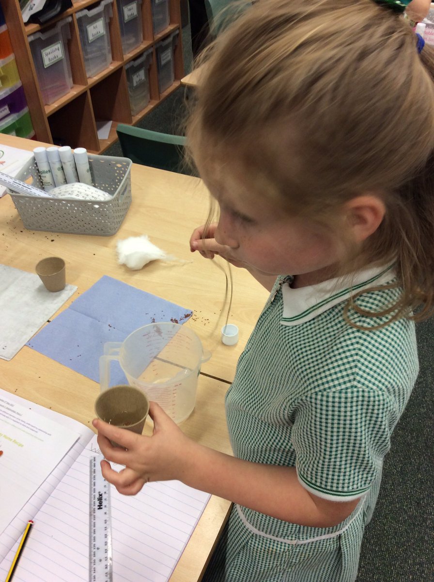 Lakeside_school's tweet photo. In science, Y1/2SV are investigating whether cress seeds can grow in different types of materials - cotton wool, sand, soil and water. We have put our pots in our class greenhouse and will observe if the cress seeds germinate in the different materials. #snapscience #science https://t.co/fvYHEDTARu