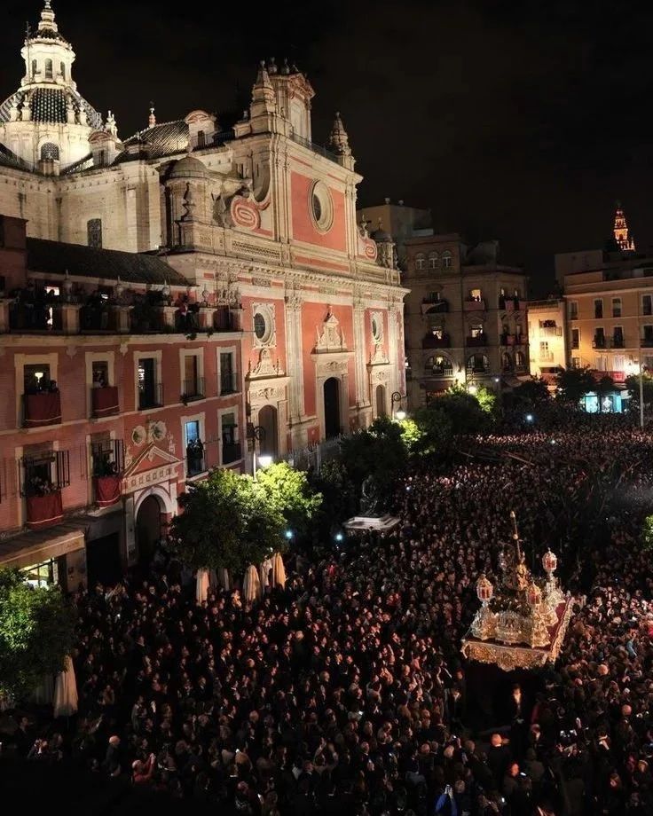 PasionDeSevilla's tweet photo. No sabéis la suerte de ser Sevillano/a 😍 https://t.co/kCzdy0vDcY