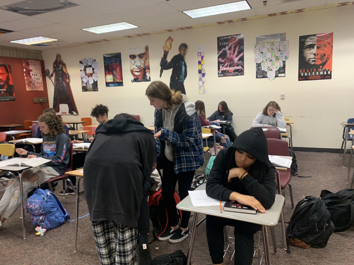 lzika65's tweet photo. Families of Verona analyzing Act I. Romeo and Juliet rocks when it’s tackled with friends! #Honors #PrairiePride #FalconPower https://t.co/dYgbOsdOJ3