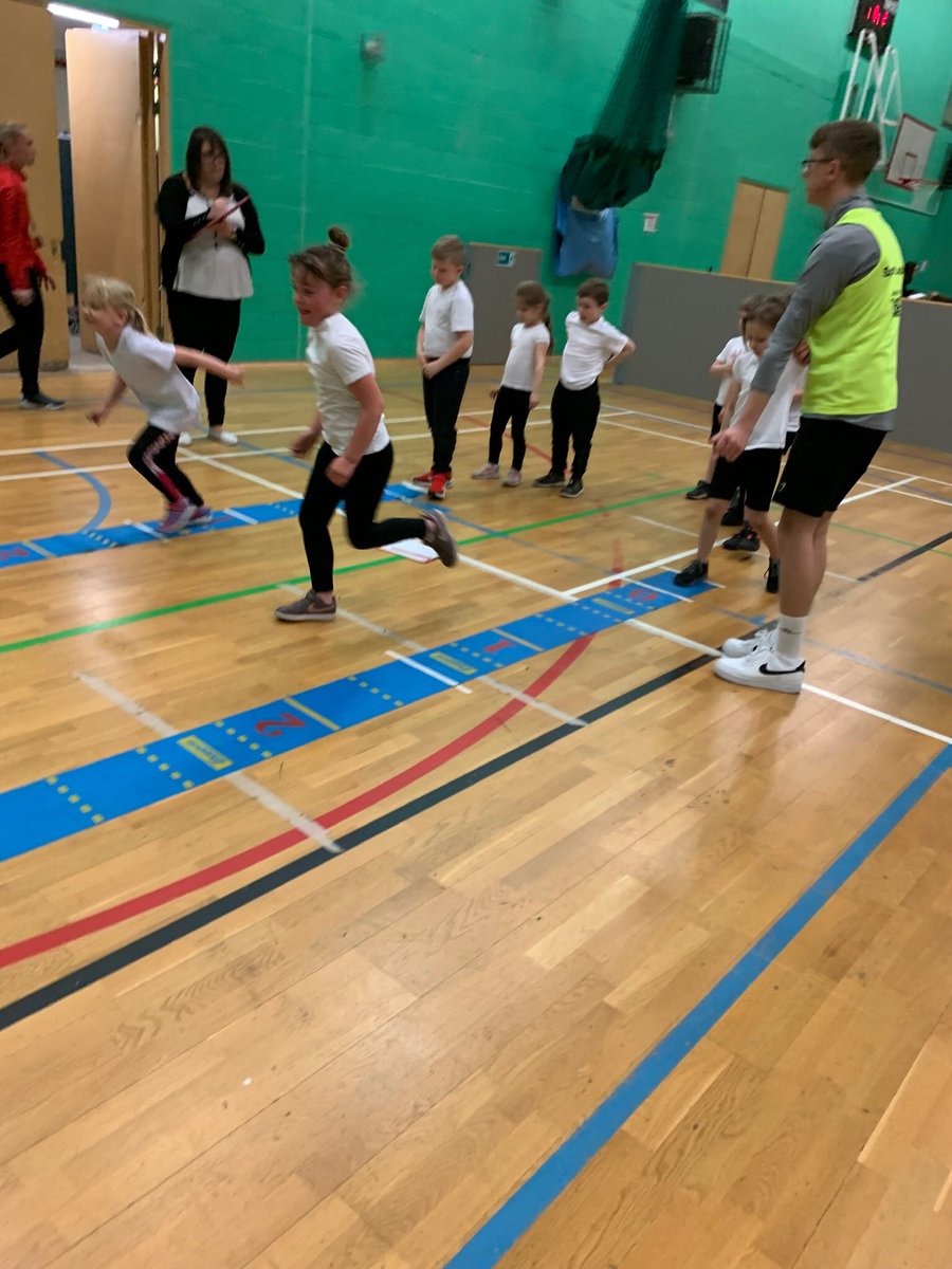Lakeside_school's tweet photo. More Y1/2SV sporting action from The Pods today. Thank you @letsgetahead and thank you to our parent helpers. #sportingchildren #activeandfun https://t.co/fj4zRCpUty