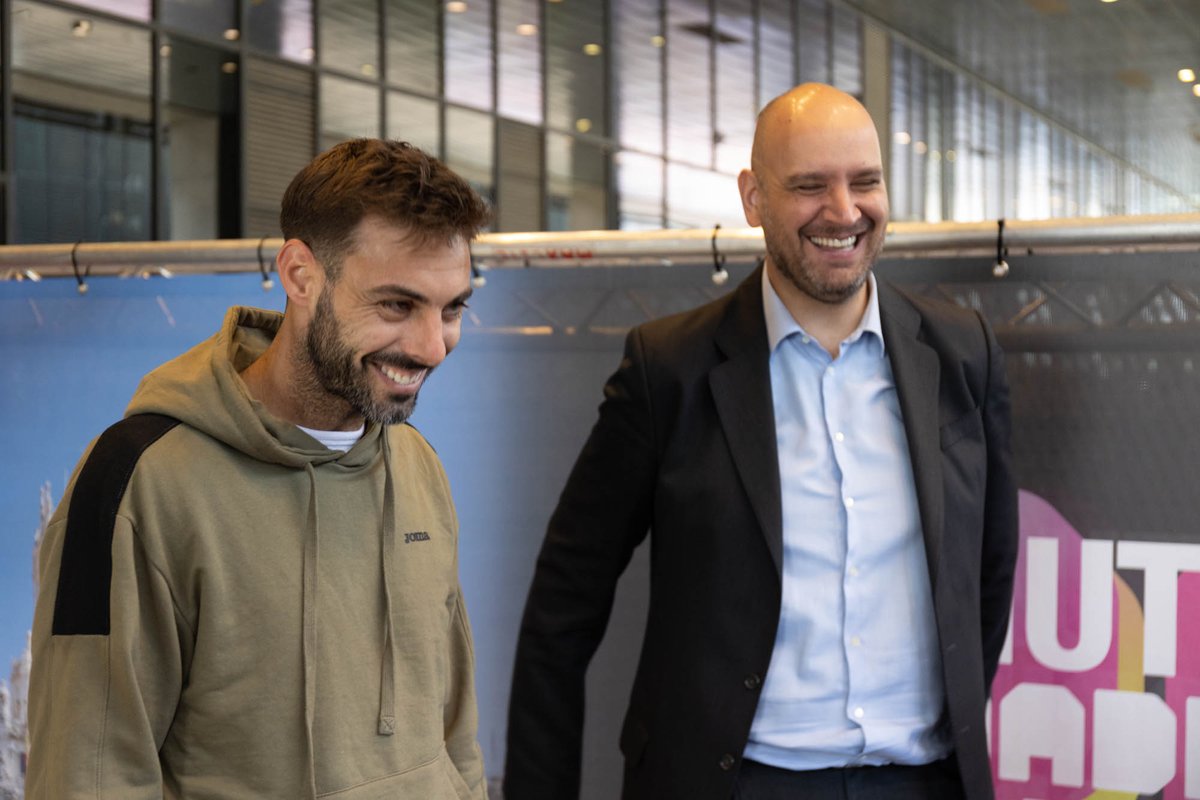 ricohspain's tweet photo. 🤝@MarcGranollers, todo un campeón de dobles y número 5 del ránking @atptour, ha estado charlando con nuestros clientes en la zona de jugadores de @MutuaMadridOpen.
¡Un placer conocerte! 👏👏👏
#SponsorOficial #RicohMMO #LeadingChangeAtWork https://t.co/necjODADYQ