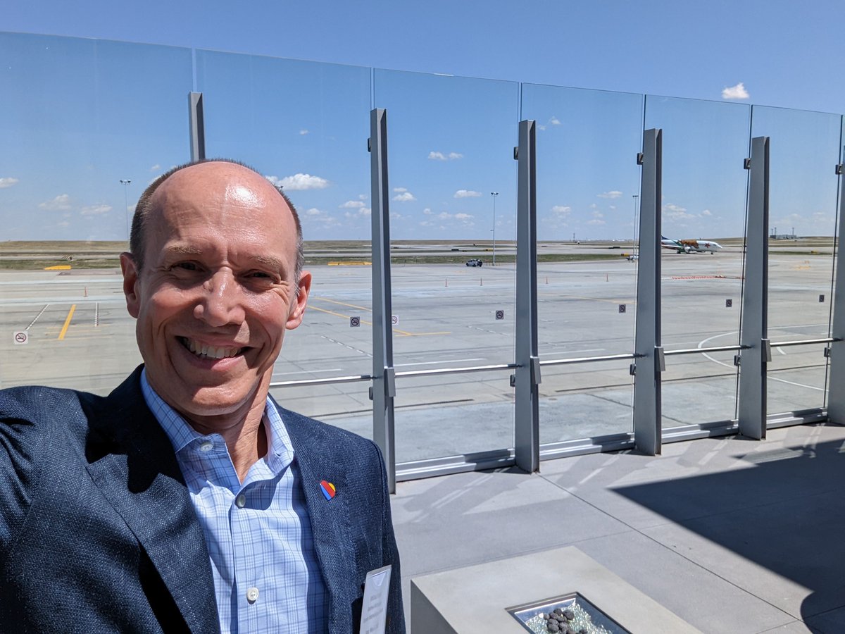 watterson_am's tweet photo. @FlyingPhotog @SouthwestAir @DENAirport @RunwayGirl Don't forget the outdoor deck with fire pits and views of #CaliforniaOne ! https://t.co/n0VOXIYiVG