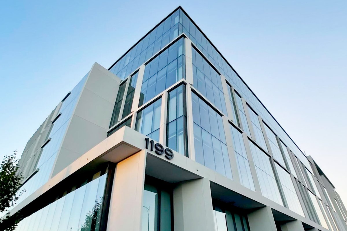 GlassMag's tweet photo. How spattercoat can create a customized look for your project on #metal wall panel #cladding systems, #aluminum #WindowFrames, #doors, #coping, #soffits and #decorative interior accents. Insight from Tammy Schroeder @Linetec_USA
https://t.co/d1IScoNKbG https://t.co/5rAQ7DA6Yg