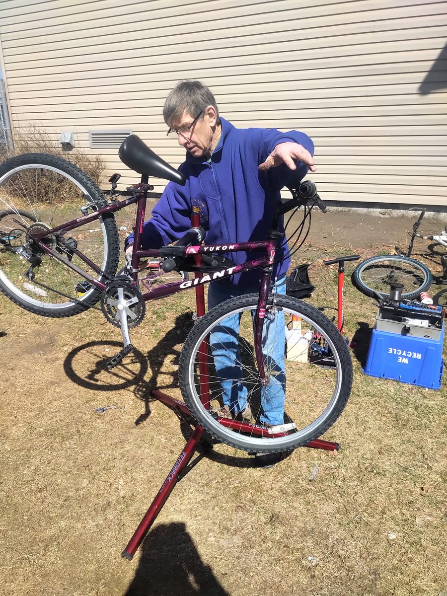 Thank you Riekie for dropping off your donated bikes &amp; our mechanical volunteers for working hard to ensure your donated bikes are ready for our June 4rg give away 

We now have over 245 at-risk youths in waiting list in need for a bike #yyc #yycbike <a href="/CTVCalgary/">CTV News Calgary</a> <a href="/GlobalCalgary/">Global Calgary</a>