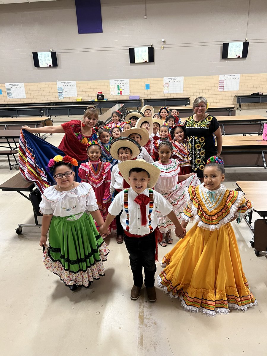 Jssicalazo2's tweet photo. We all worked so hard for today and they did great! Feliz 5 de Mayo @ZundyElementary @gretamariadame #lovemyjob #iamwfisd https://t.co/rCQNLc35xg