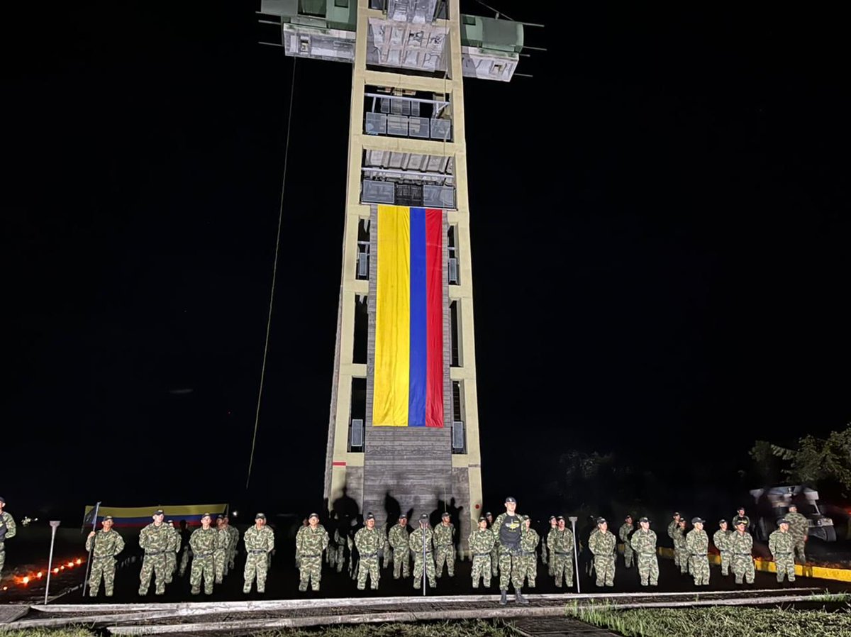 COL_EJERCITO's tweet photo. Con una imponente ceremonia militar, llena de tradiciones y costumbres propias de la #ESASA, se inició oficialmente en #Tolemaida, el Curso Básico de Asalto Aéreo No 297.
¡Planear, Insertar, Maniobrar!
#SomosSuEjército https://t.co/goa6CbTG88
